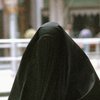 Во Франции женщину оштрафовали за вождение автомобиля в парандже