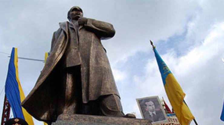 Отмена геройства Бандеры и Шухевича приостановлена - Ющенко