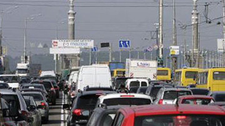 В Киеве начнут контролировать состояние дорог и дорожной разметки