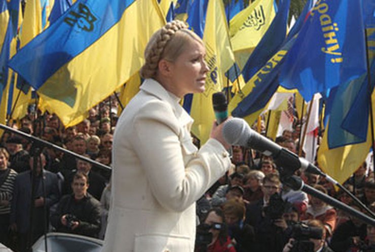 Тимошенко: Банда Януковича сдала Украину