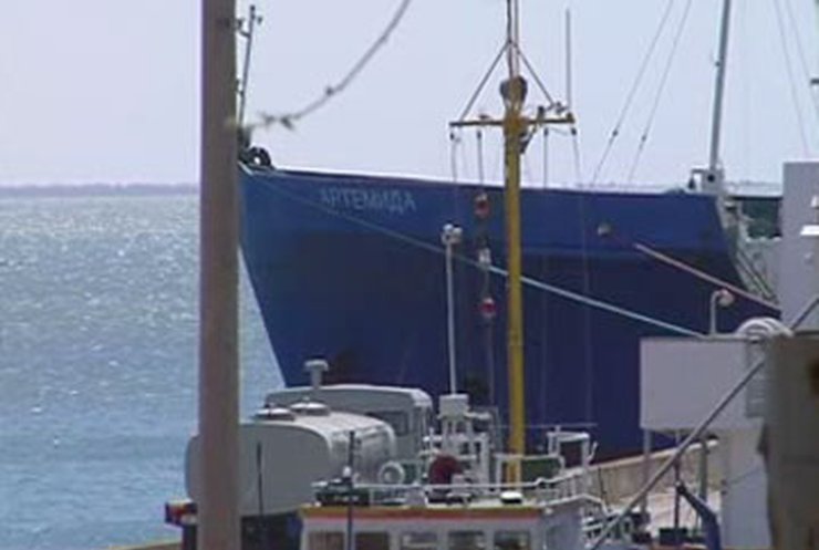 В Крыму у российского танкера закончились вода, еда и топливо