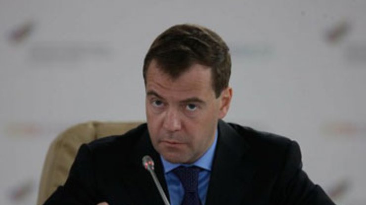 Медведев хочет быть с Украиной еще ближе