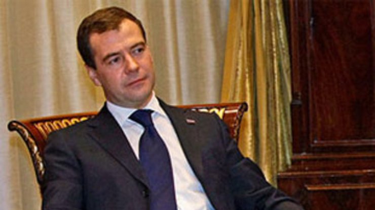 Медведев хочет "человеческих условий" для моряков ЧФ РФ