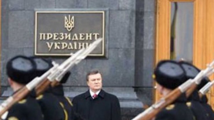 Интеллигенция просит нацию "сплотиться в кулак" против Януковича