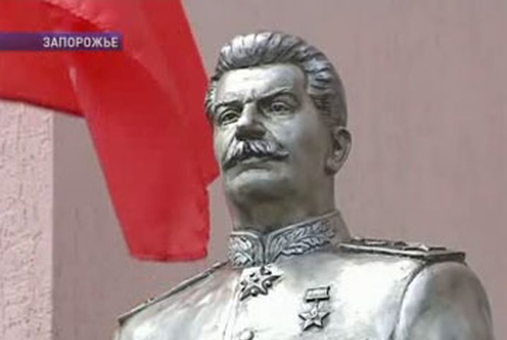В Украине появился первый памятник Сталину