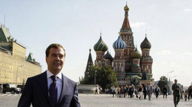 Единство РФ, Украины и Беларуси не даст исказить историю - Медведев