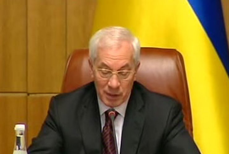 Кабмин поднимет зарплаты и пенсии