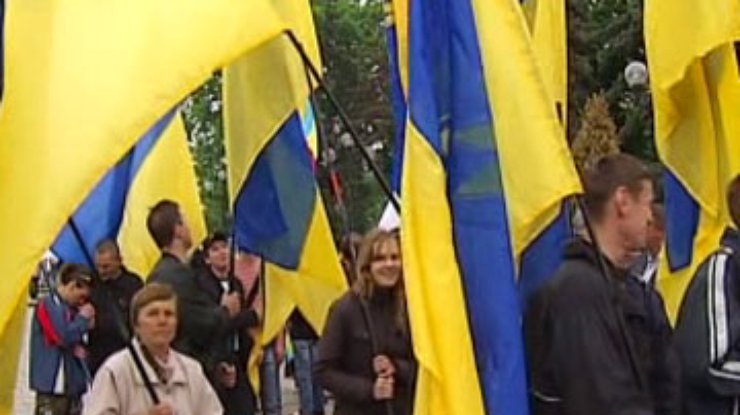 Опрос: Большинство украинцев не поддерживают оппозицию