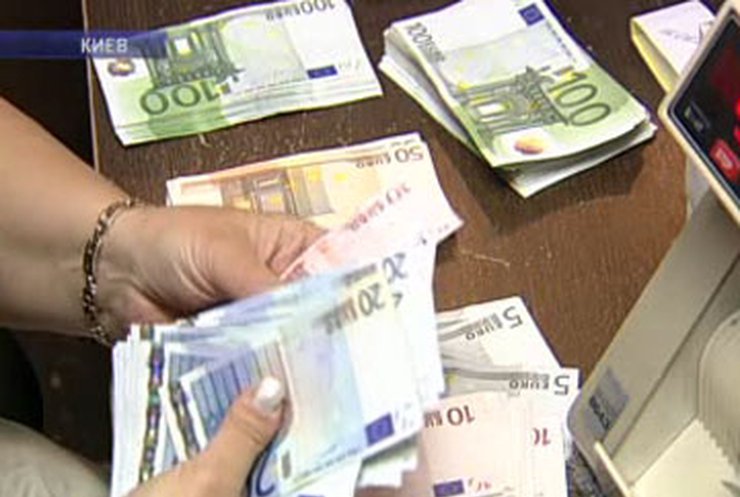 Евро опустился ниже отметки в 10 гривен