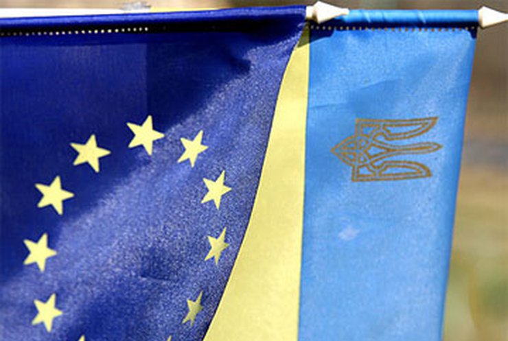 ЕС отменит визы для Украины до конца года - Янукович