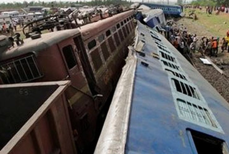 Катастрофу поезда в Индии признали терактом: 65 погибших, 200 раненых
