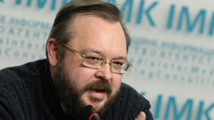 Янукович закрепляет внеблоковый статус Украины