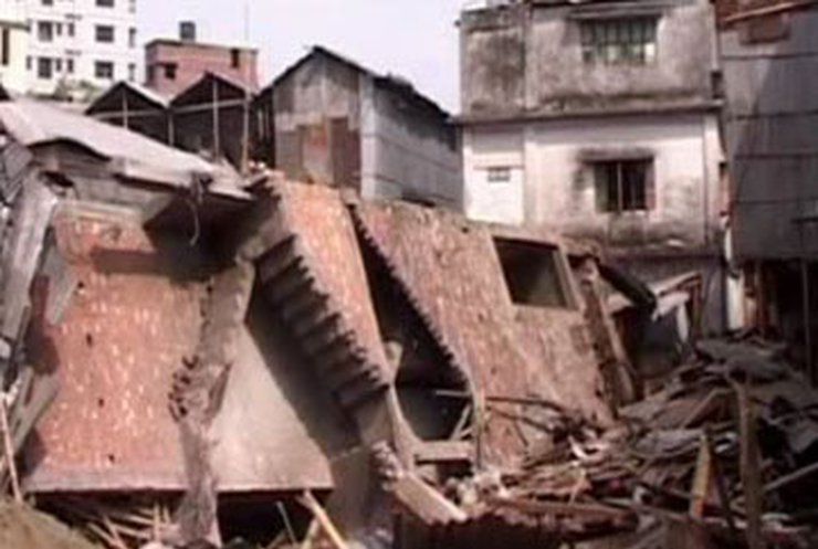 В Бангладеш обрушился жилой дом, погибли 14 человек