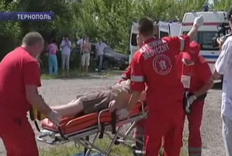 Возле Тернополя провели учения для врачей "скорой помощи"