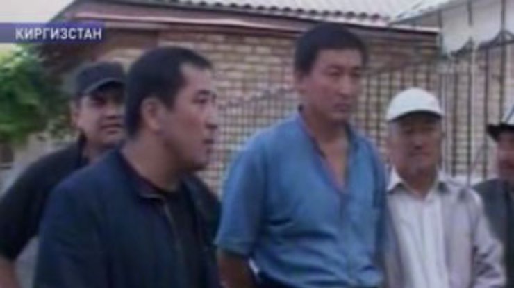 В Джалал-Абаде начали сдавать оружие