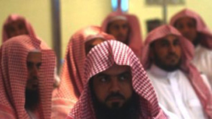В Саудовской Аравии юношу осудили за поцелуи в общественном месте