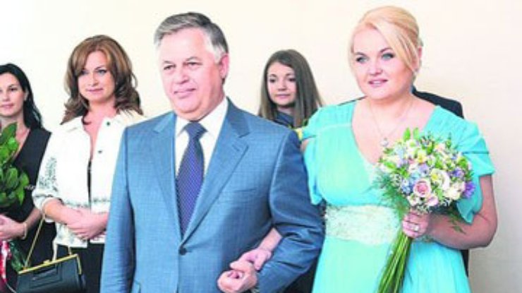 Лидер украинских коммунистов стал отцом в четвертый раз