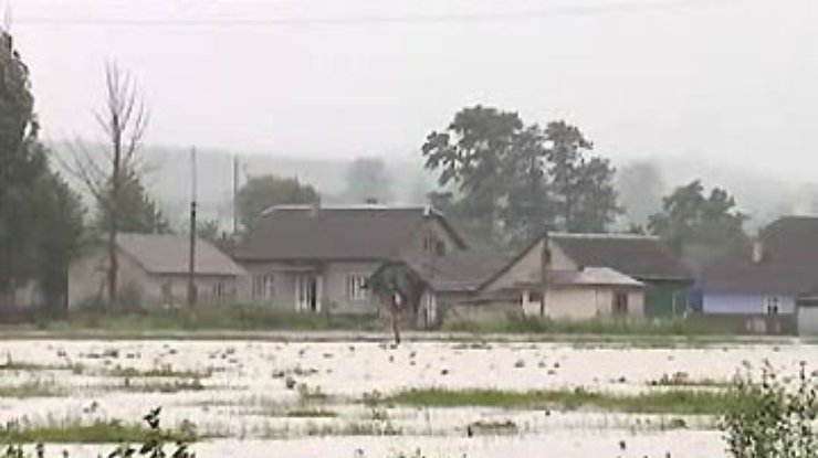 На Буковине затоплены 60 сел и сотни домов
