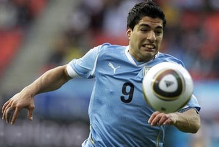 Уругвай стал первым четвертьфиналистом ЧМ-2010