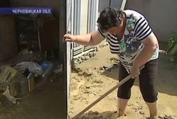 В Черновицкой области пострадавшие от наводнения выживают как могут
