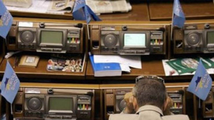 Рада не уменьшила дефицит бюджета вопреки Януковичу