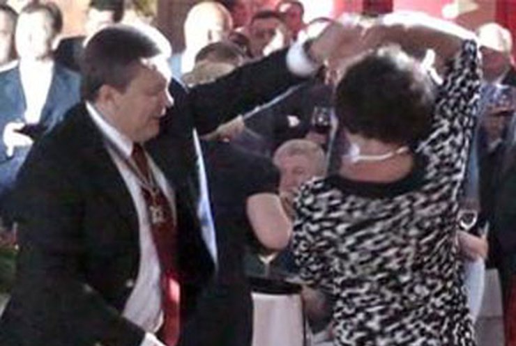 Янукович отпраздновал день рождения в лесной глуши