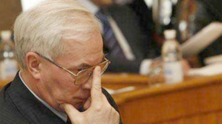 Азаров пообещал прислушиваться к журналистам