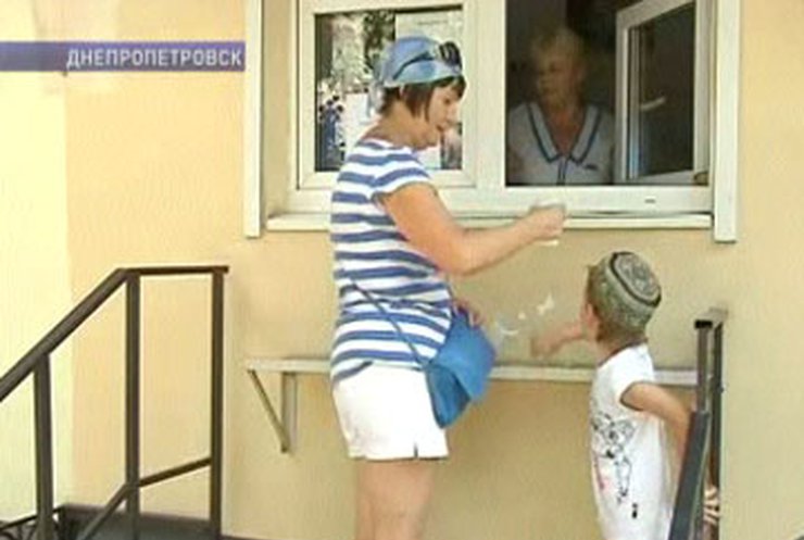 В Днепропетровске открылись пункты по раздаче питьевой воды