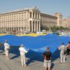 Киевский Майдан накрыли самым большим флагом
