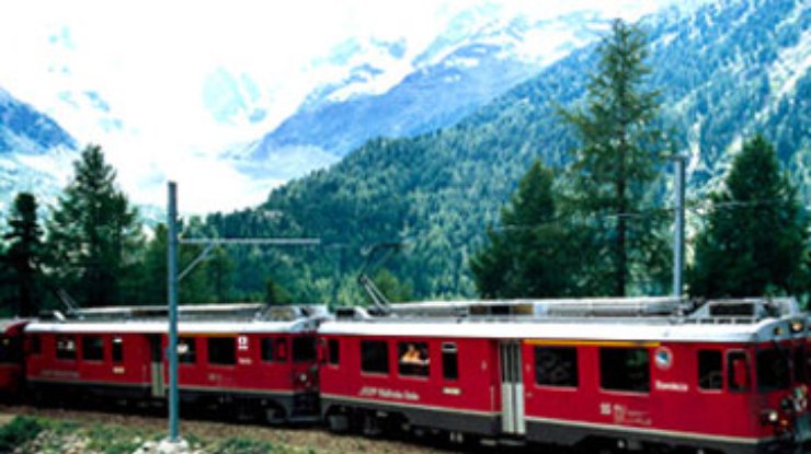 В Швейцарии сошел с рельсов поезд с туристами