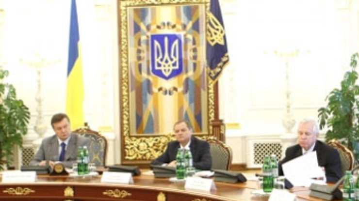 Янукович дал Медведько орден
