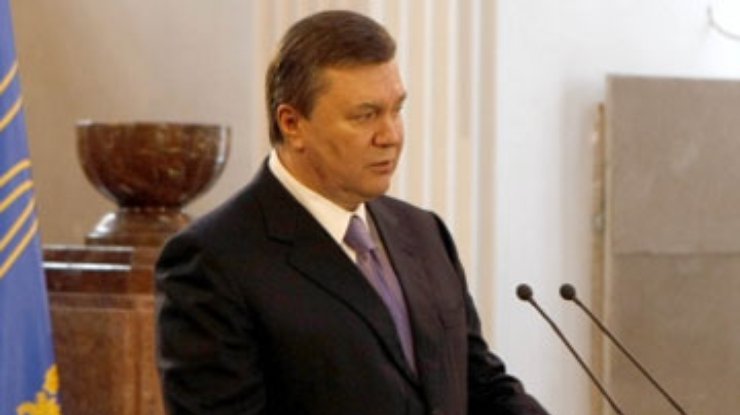 Янукович помолился о жертвах Скниловской трагедии