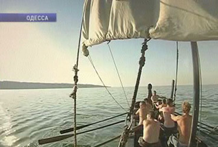 Украинские казаки три года спускались по Дунаю на деревянной лодке
