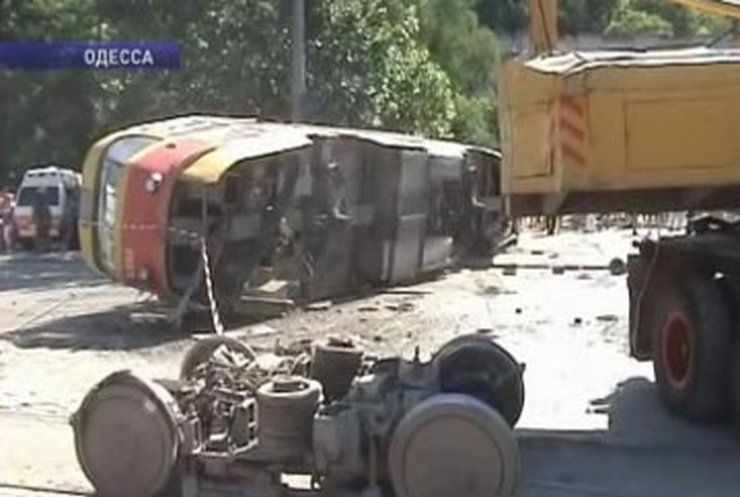 В Одессе сошел с рельсов трамвай - погиб человек