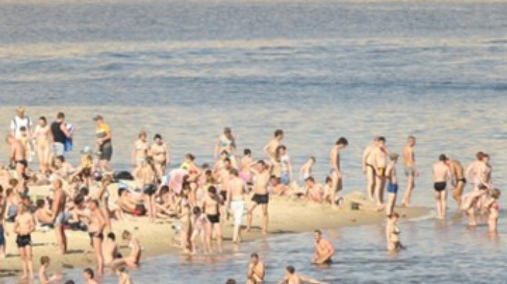 На киевских пляжах вскоре запретят купаться