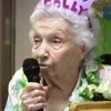 В США женщина отметила 100-летие "гавайской" вечеринкой