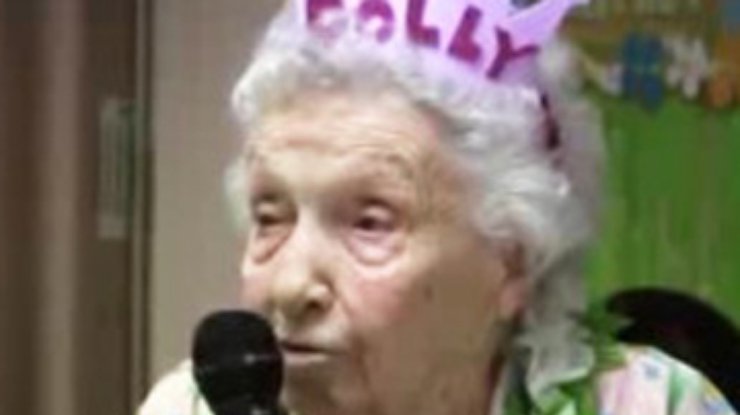 В США женщина отметила 100-летие "гавайской" вечеринкой