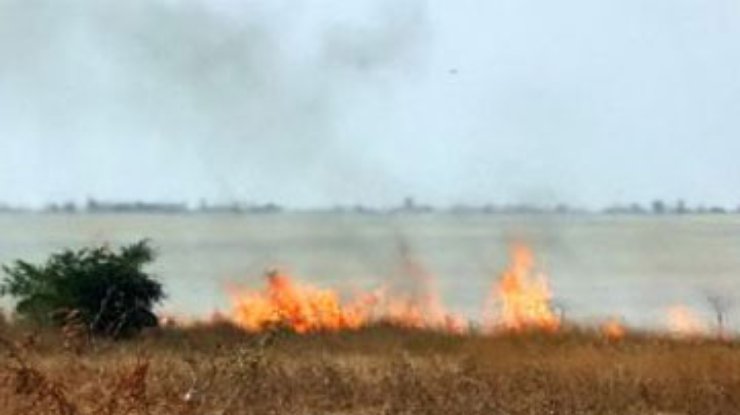 В Днепропетровской области огонь подбирается к военным складам