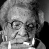 В Британии скончалась самая старая курильщица страны