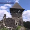 Уникальный замок Закарпатья спасают иностранные волонтеры