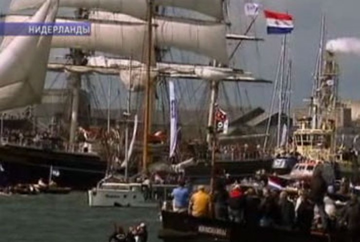 В бухте Амстердама начался фестиваль парусников