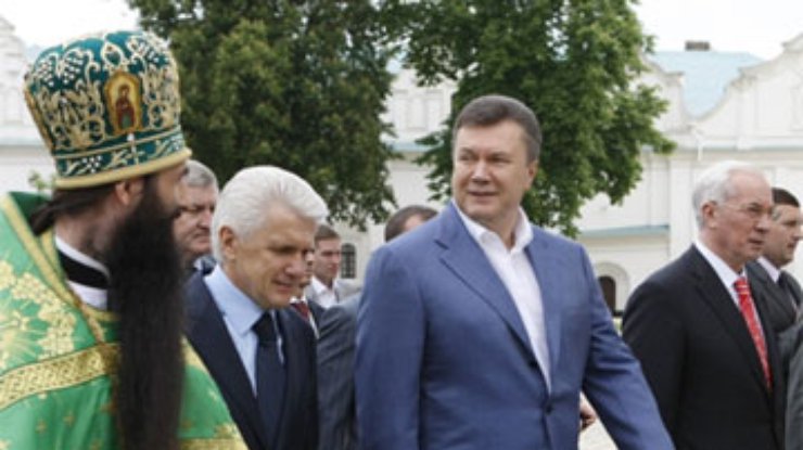 Руководство страны приняло участие в молитве за Украину