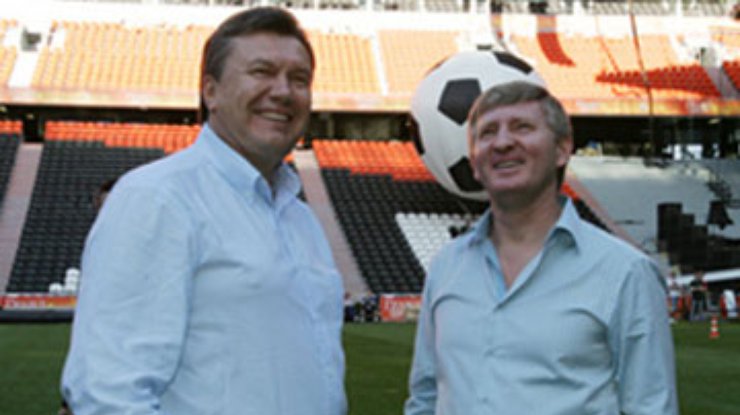 Янукович дал Ахметову орден