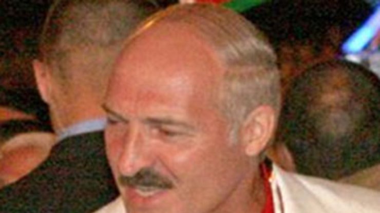 Лукашенко изменил дату своего рождения