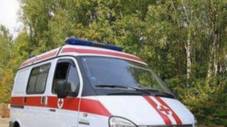 В Одессе автомобиль врезался в дом, погибли 2 человека