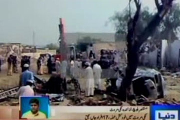 В Пакистане длится цепь терактов: Смертник атаковал полицию