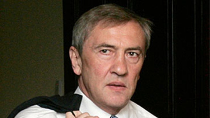 Янукович пока не будет увольнять Черновецкого - Левочкин