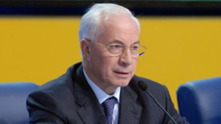 Азаров предлагает запасаться продовольствием