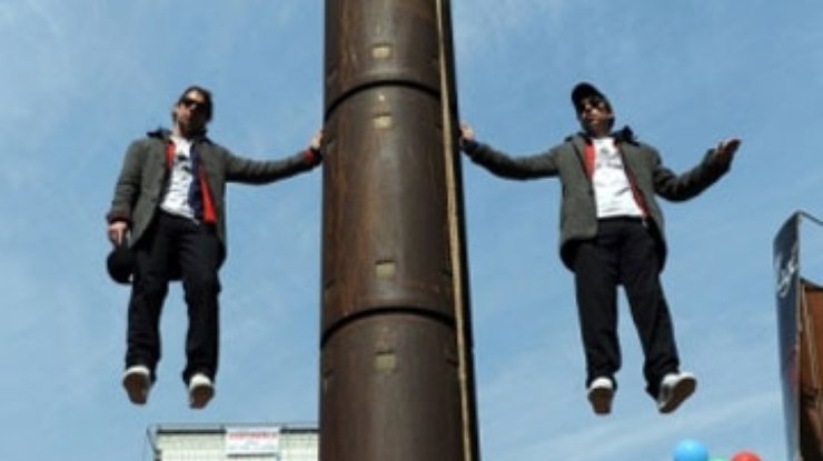 Чилийские фокусники-близнецы 200 минут парили над землей