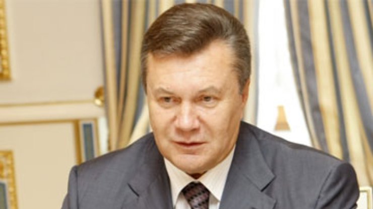 Янукович поздравил Кличко с победой над Питером